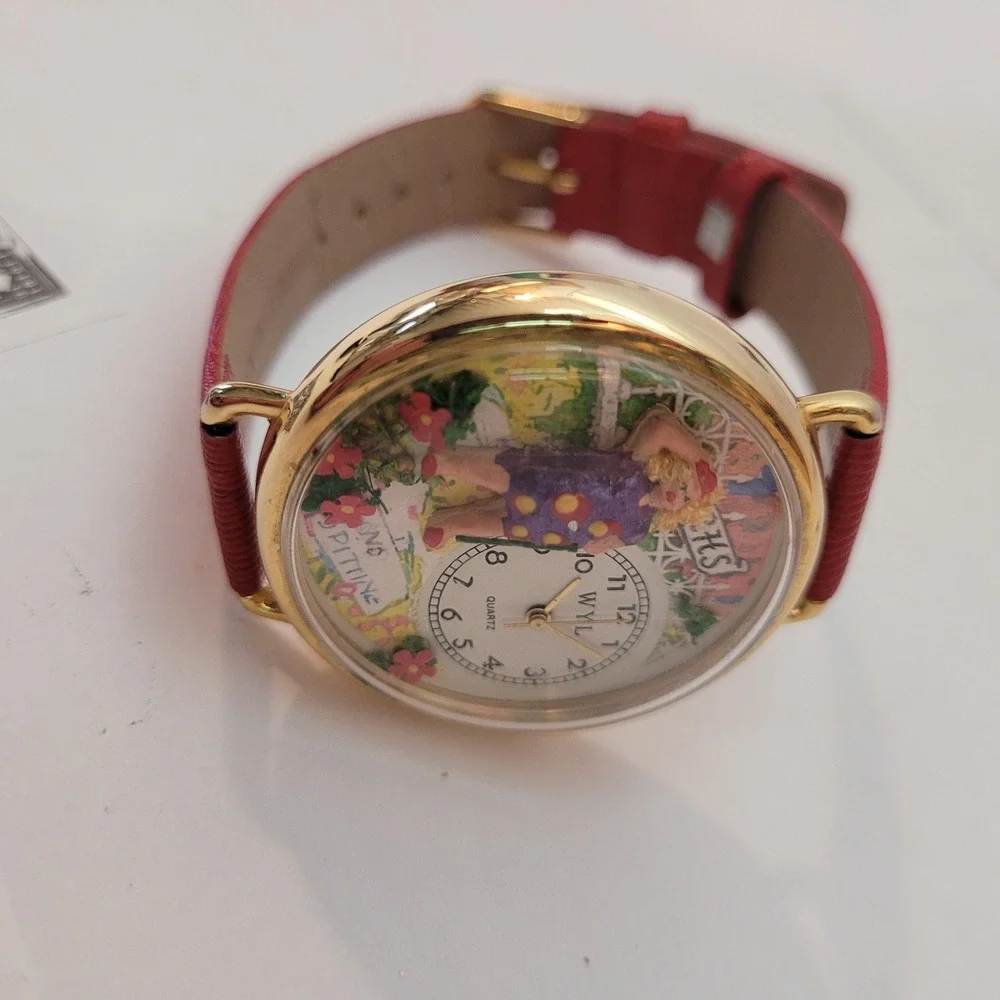 WYL Novelty Watch Womens Vintage 3D Diorama Garden No‎ Spitting Red Leather Rare